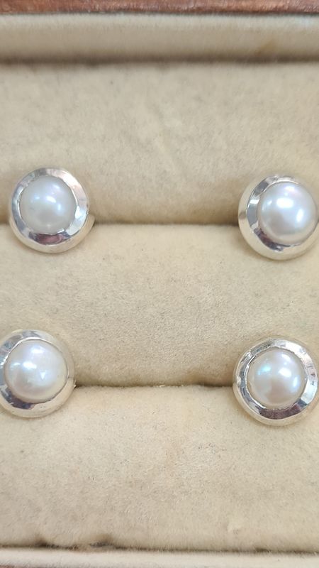 Sterling Silver/ Fresh Water Pearl stud Earrings