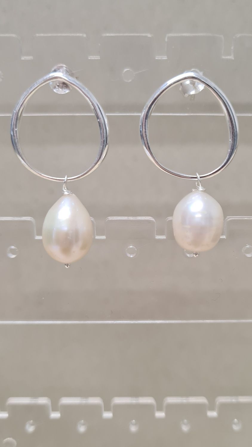 Sterling Silver Medium Oval Hoop with Fresh Water Pearl
