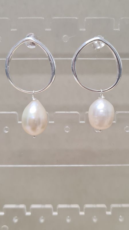 Sterling Silver Medium Oval Hoop with Fresh Water Pearl