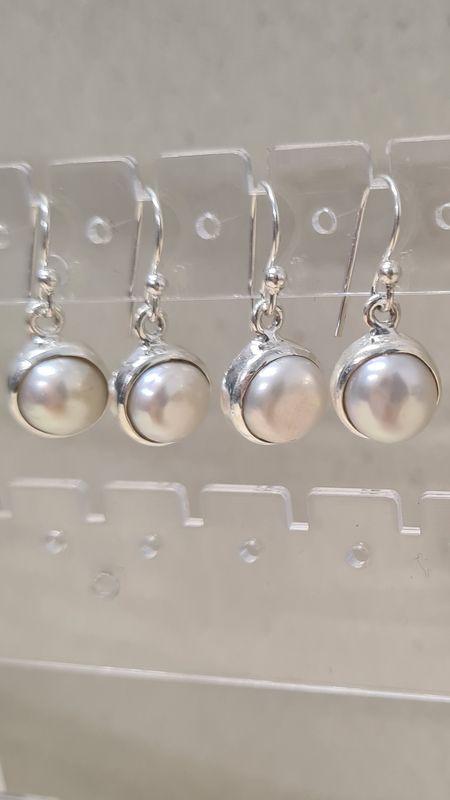 Fresh Water Pearl Dangling Earrings (c)