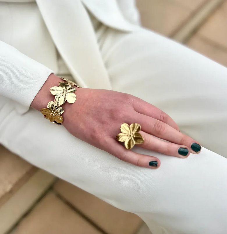 Hibiscus Ring