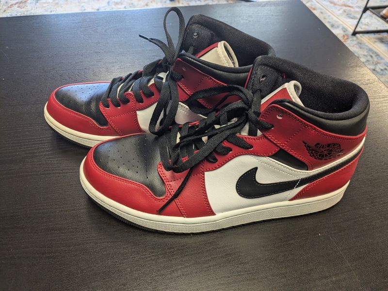 Nike - Jordan 1 Mid Chicago Black Toe 2020 - Red/Black/White - 9.5