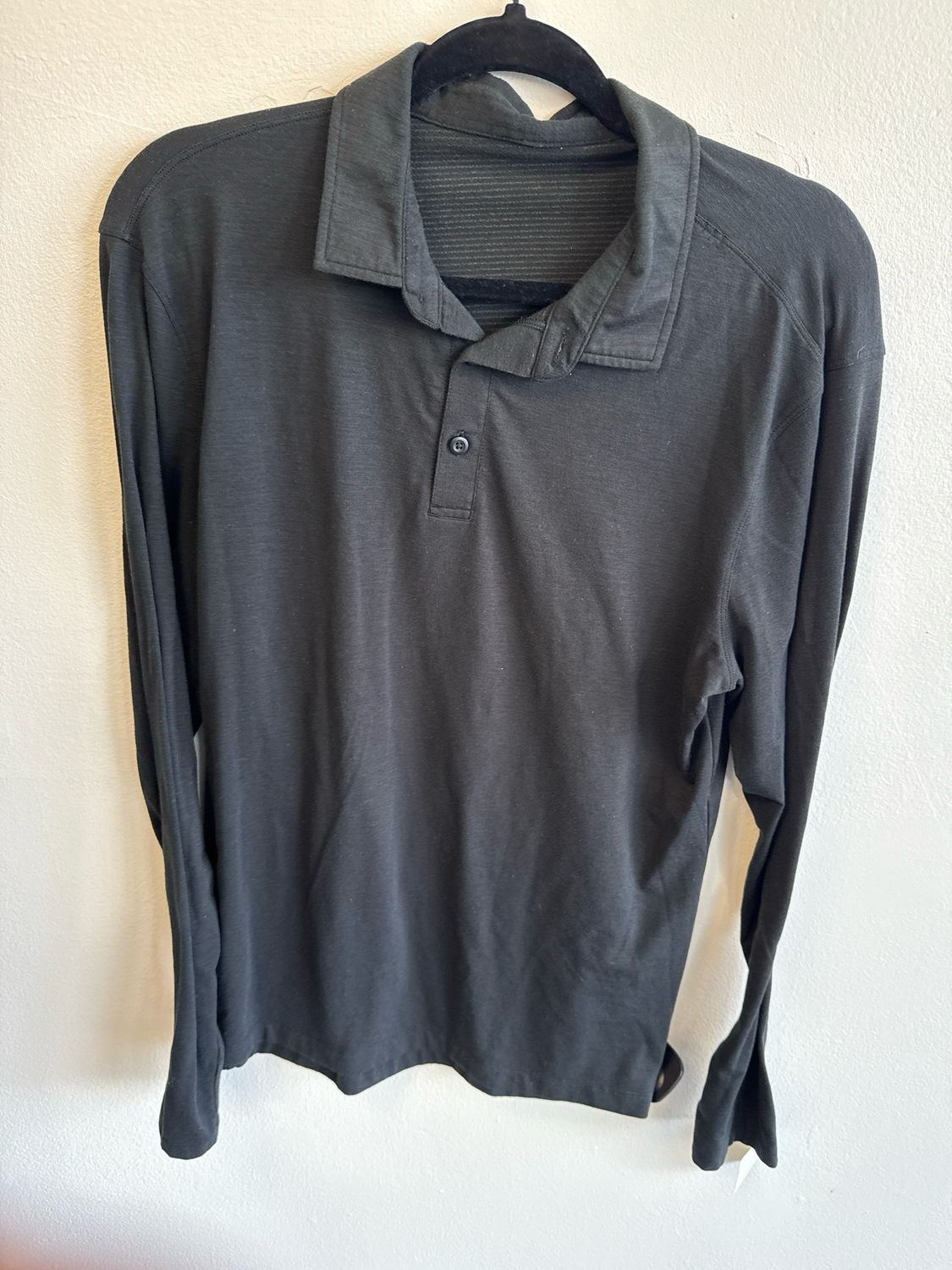 Lulu Black Collared Long Sleeve SZ: L