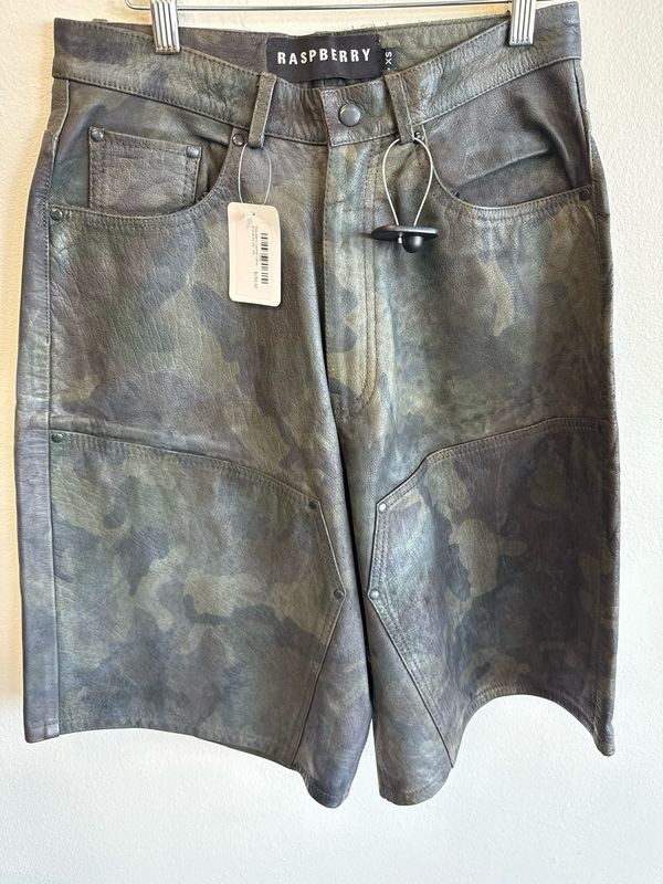 Raspberry Leather Camo Shorts Sz:XS