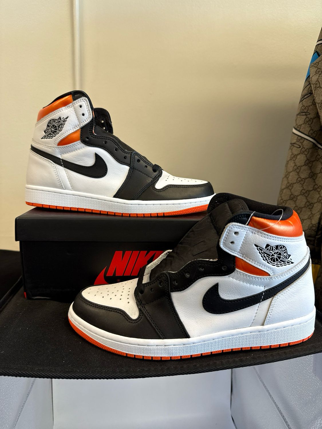 Jordan 1 Electro Orange (DS) Sz 9