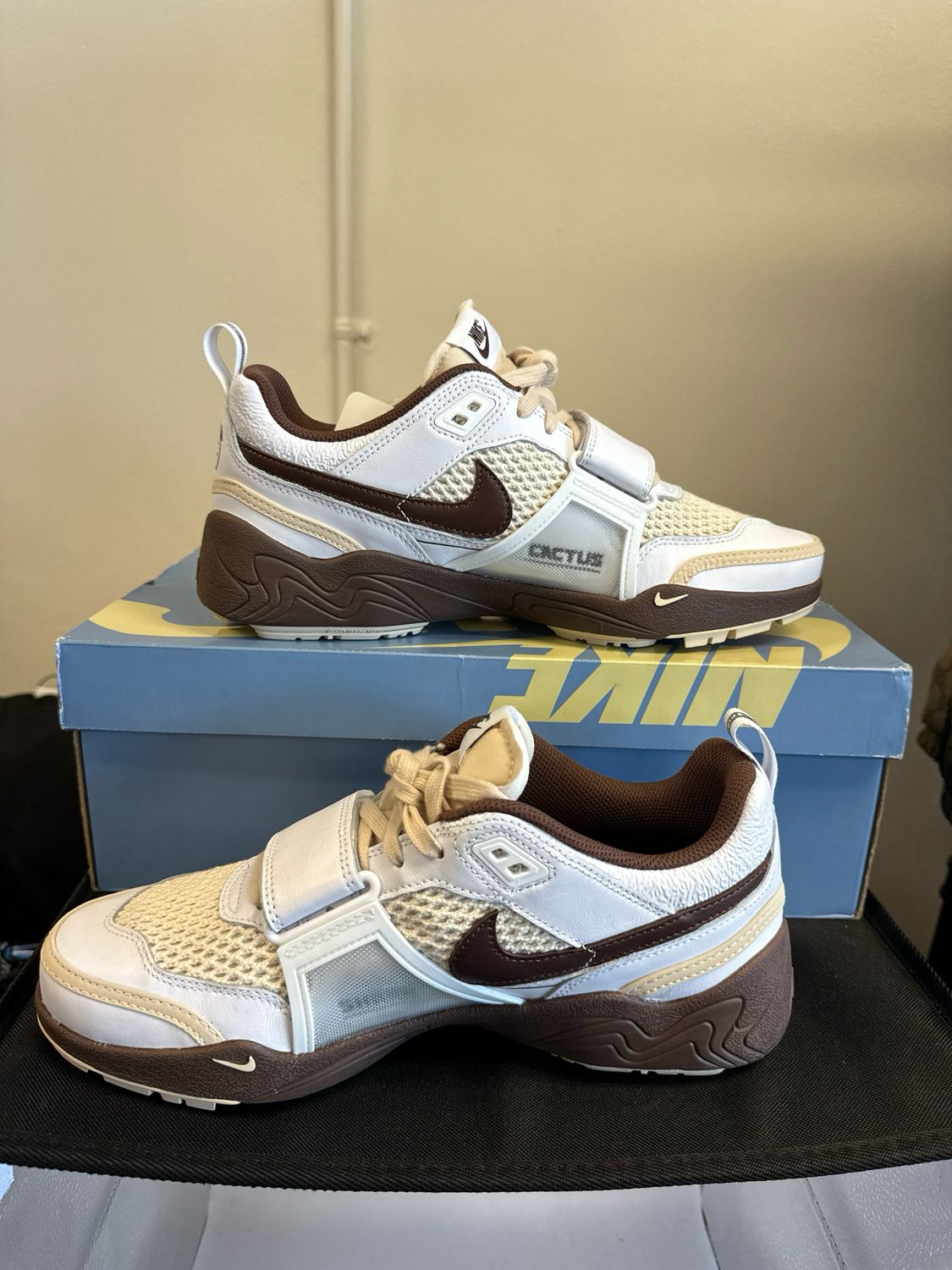 Travis Scott Nike Zoom Field Jaxx Sz:10 (box)