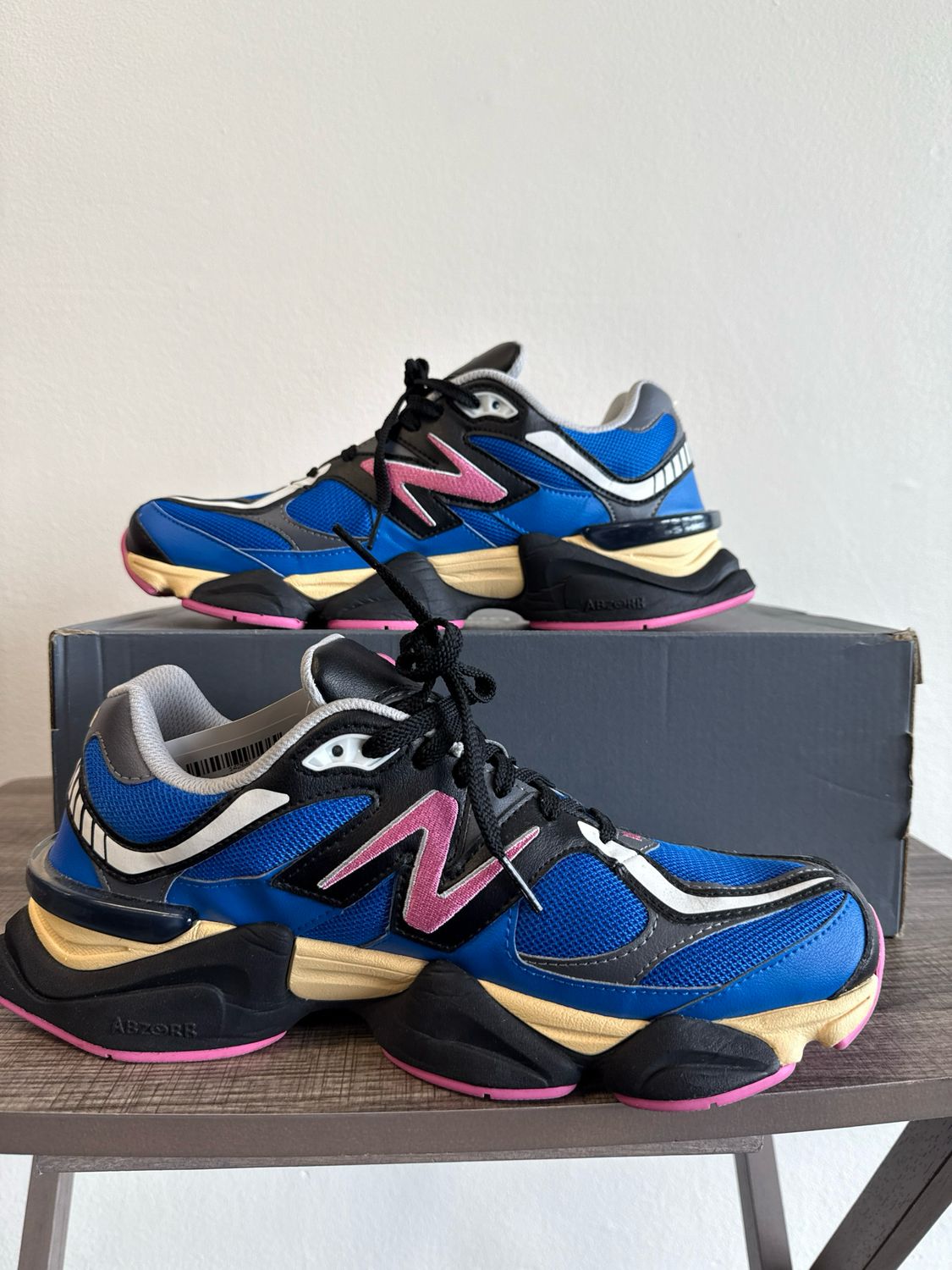 New Balance 9060 Blue/Pink Sz:10.5 (box)