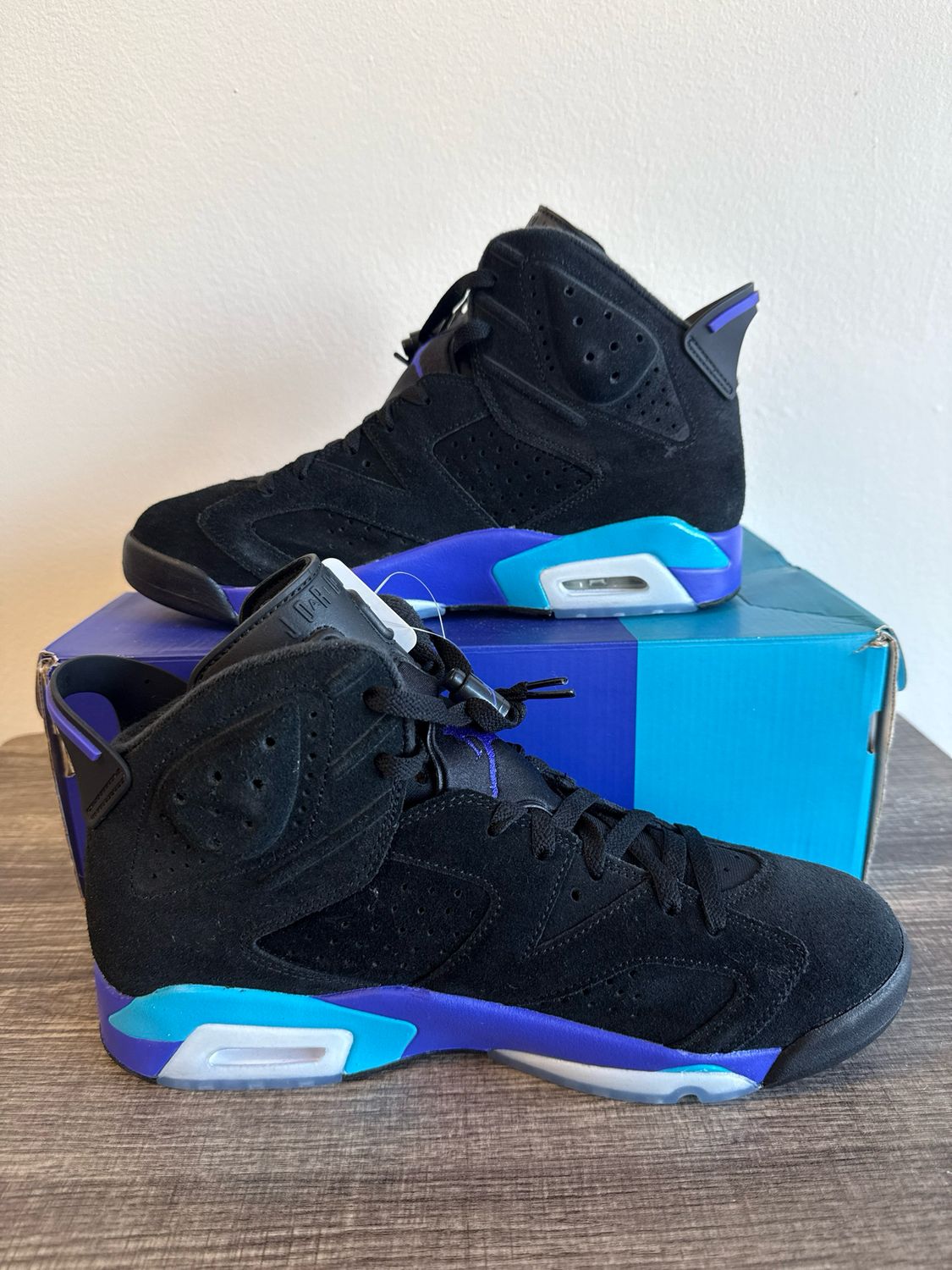 Retro 6 Aqua (DS) box