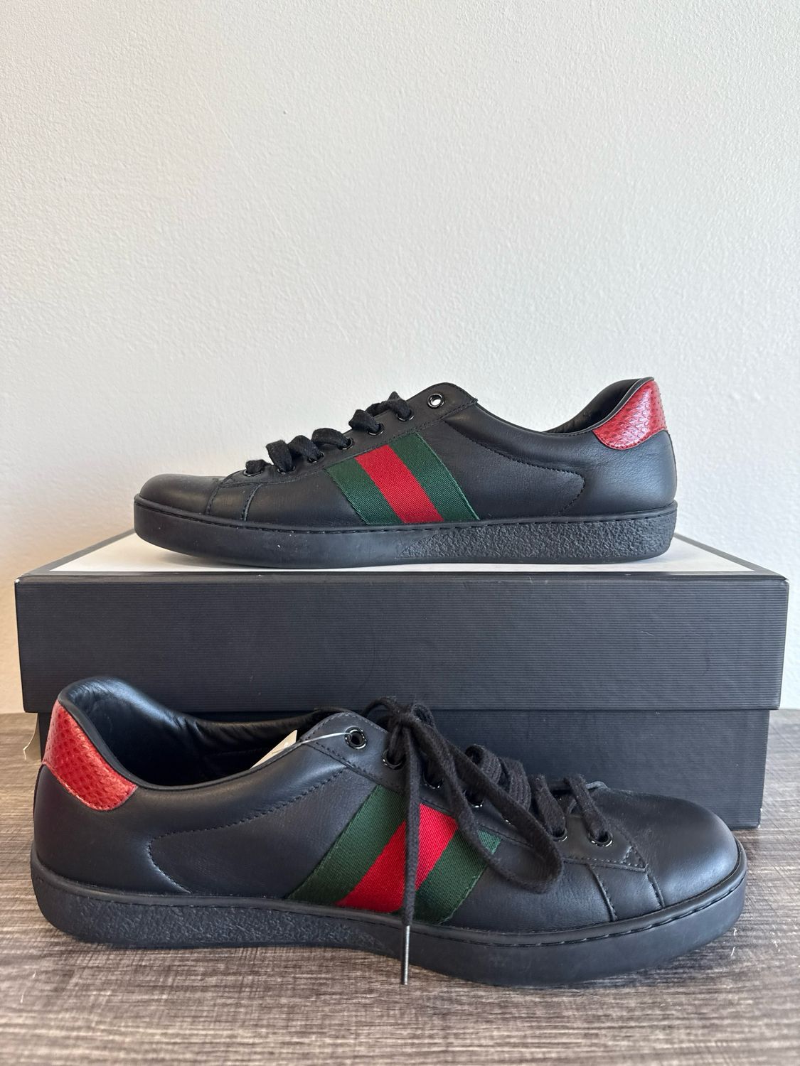 Gucci Low Black w/ Green/Red Stripe Ace Sneakers (box) Sz 9