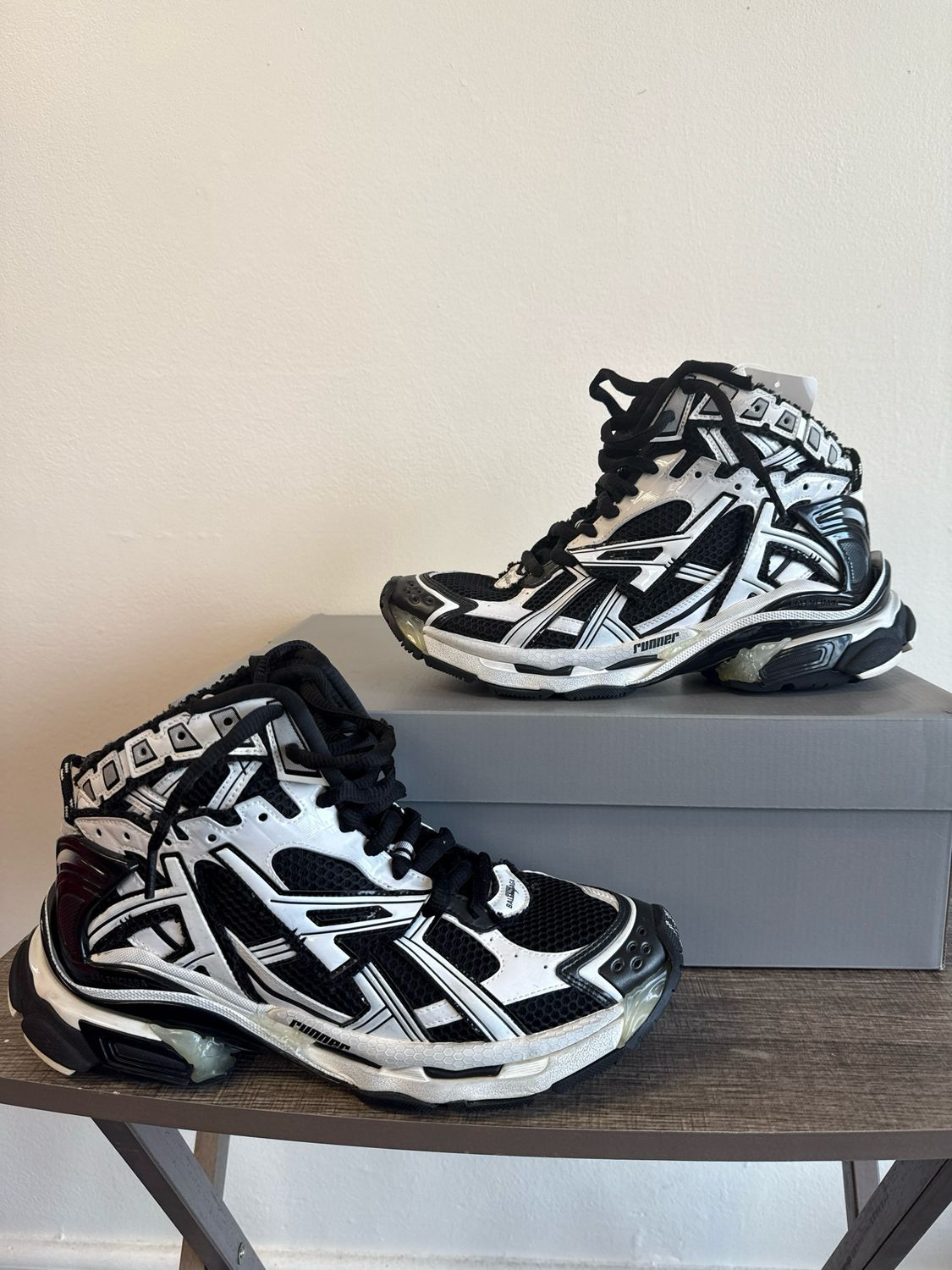 Balenciaga Runner High-top White/Black Sz:10 (box)