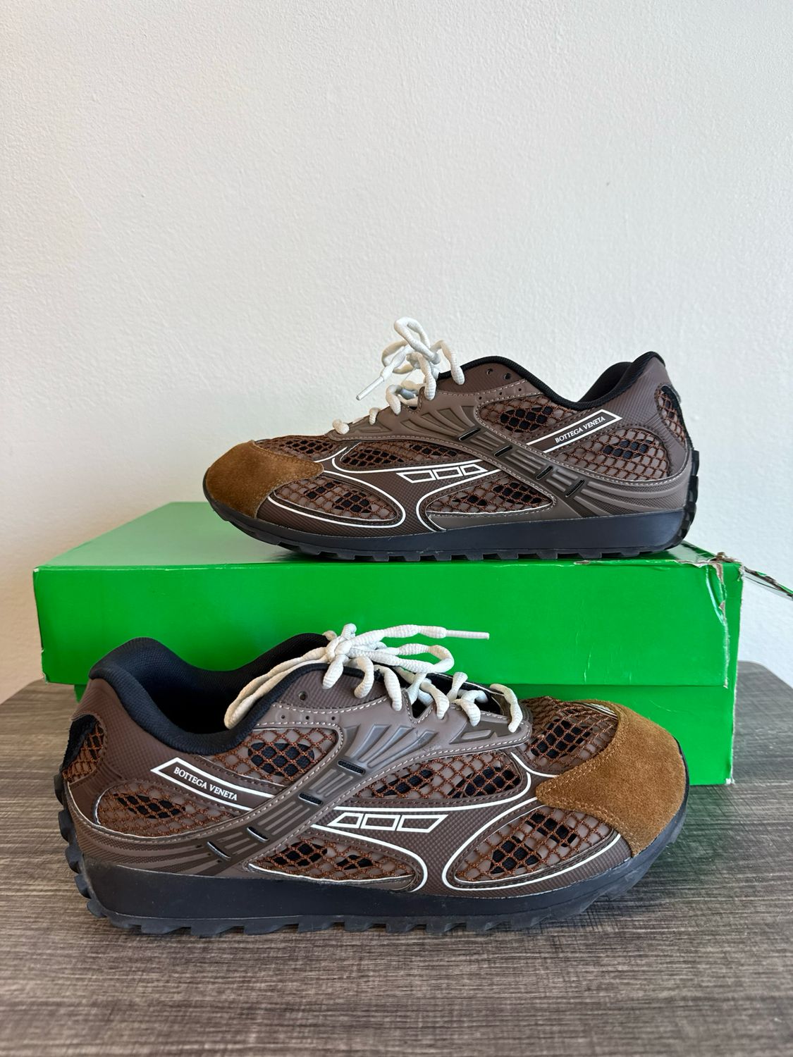 Bottega Veneta Orbit Brown Sz 11 (box)