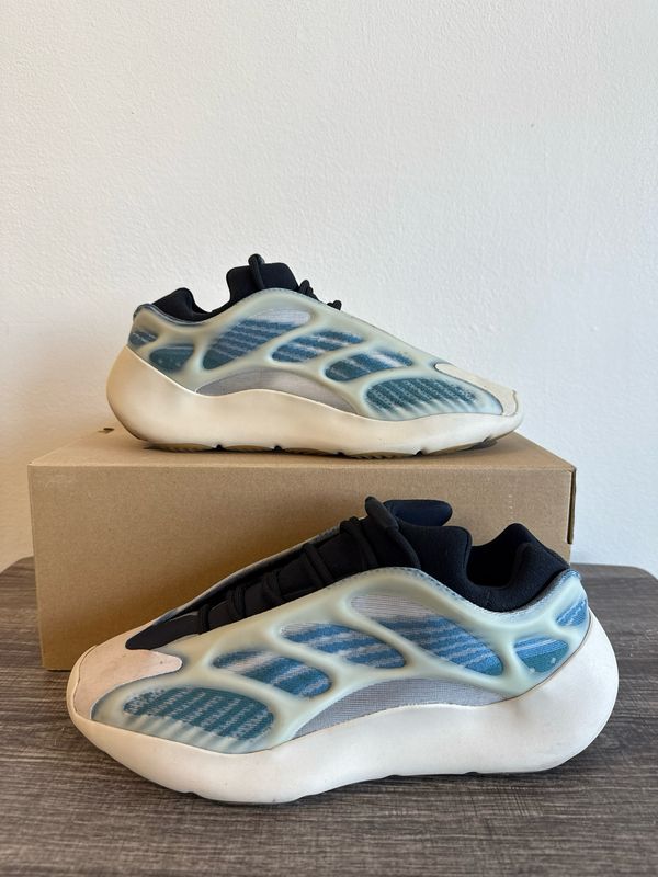 Adidas - Yeezy 700 v3 kyanite - Blue - 10