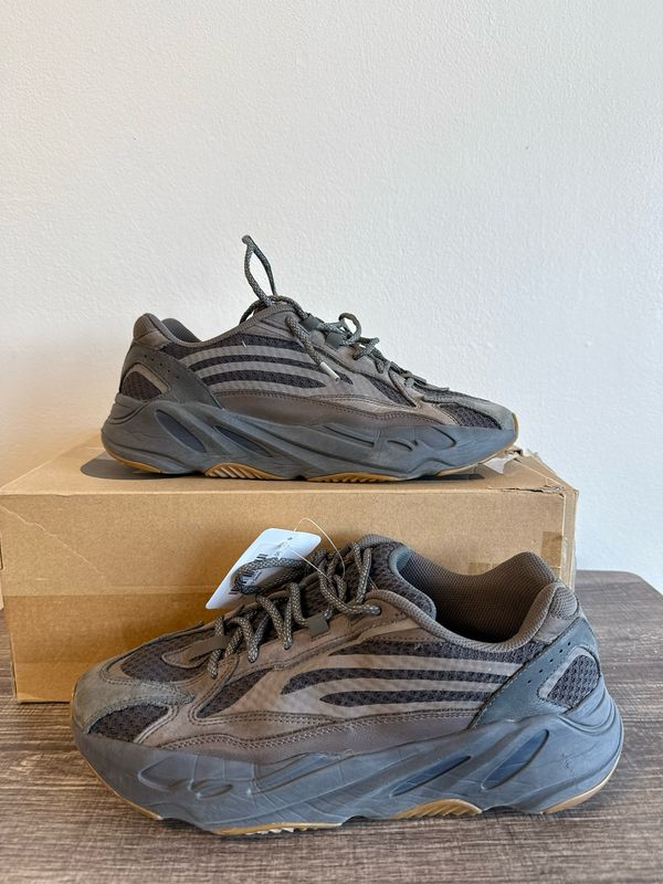 Yeezy 700 v2 Geode