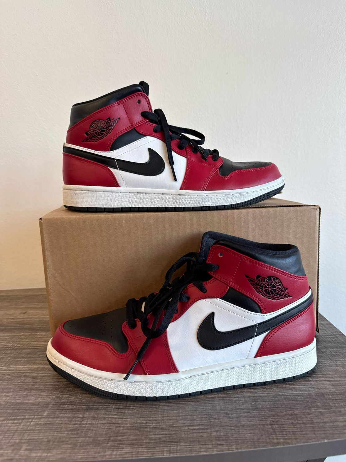 Nike - Jordan 1 Mid Chicago Black Toe 2020 - Red/Black/White - 9.5