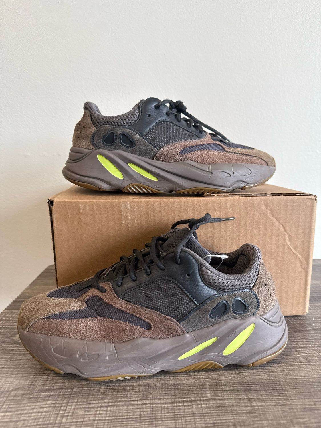 Yeezy Wave Runner 700 Mauve Sz:9.5 (no box)