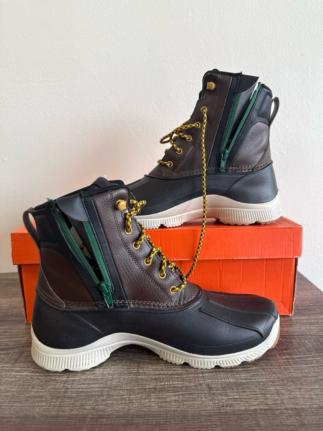 nike acg boots(used) box Sz 9