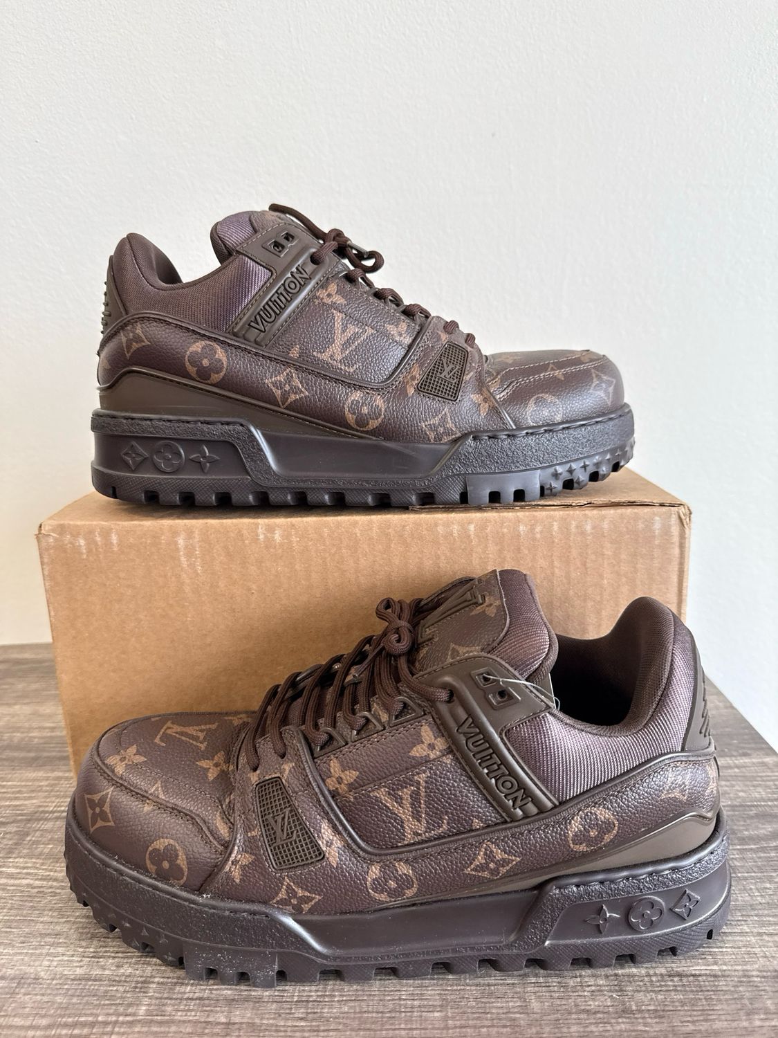 LV Trainer Maxi  Ebene Monogram (DS, no box) Sz 8