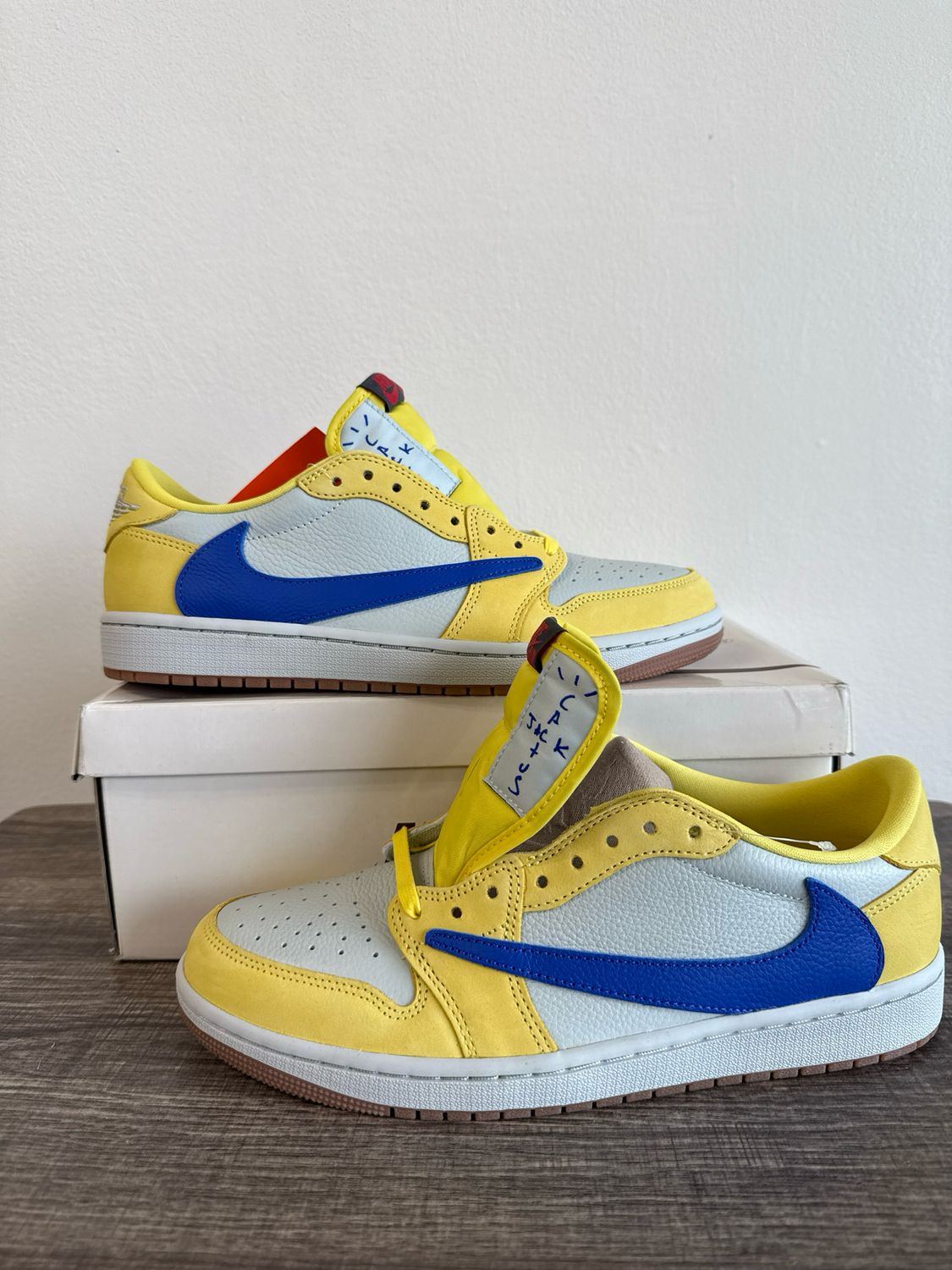 Travis Scott &#39;Canary&#39; NEW Sz:9M (box)