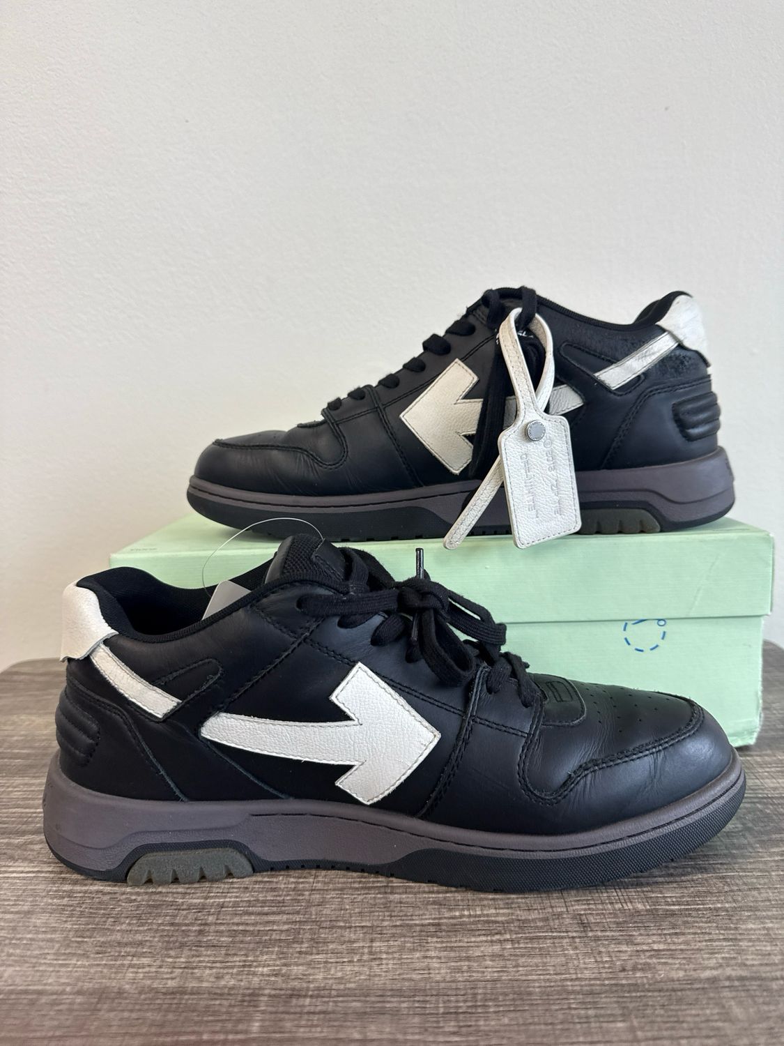 Off White Out Of Office Black Sz 11