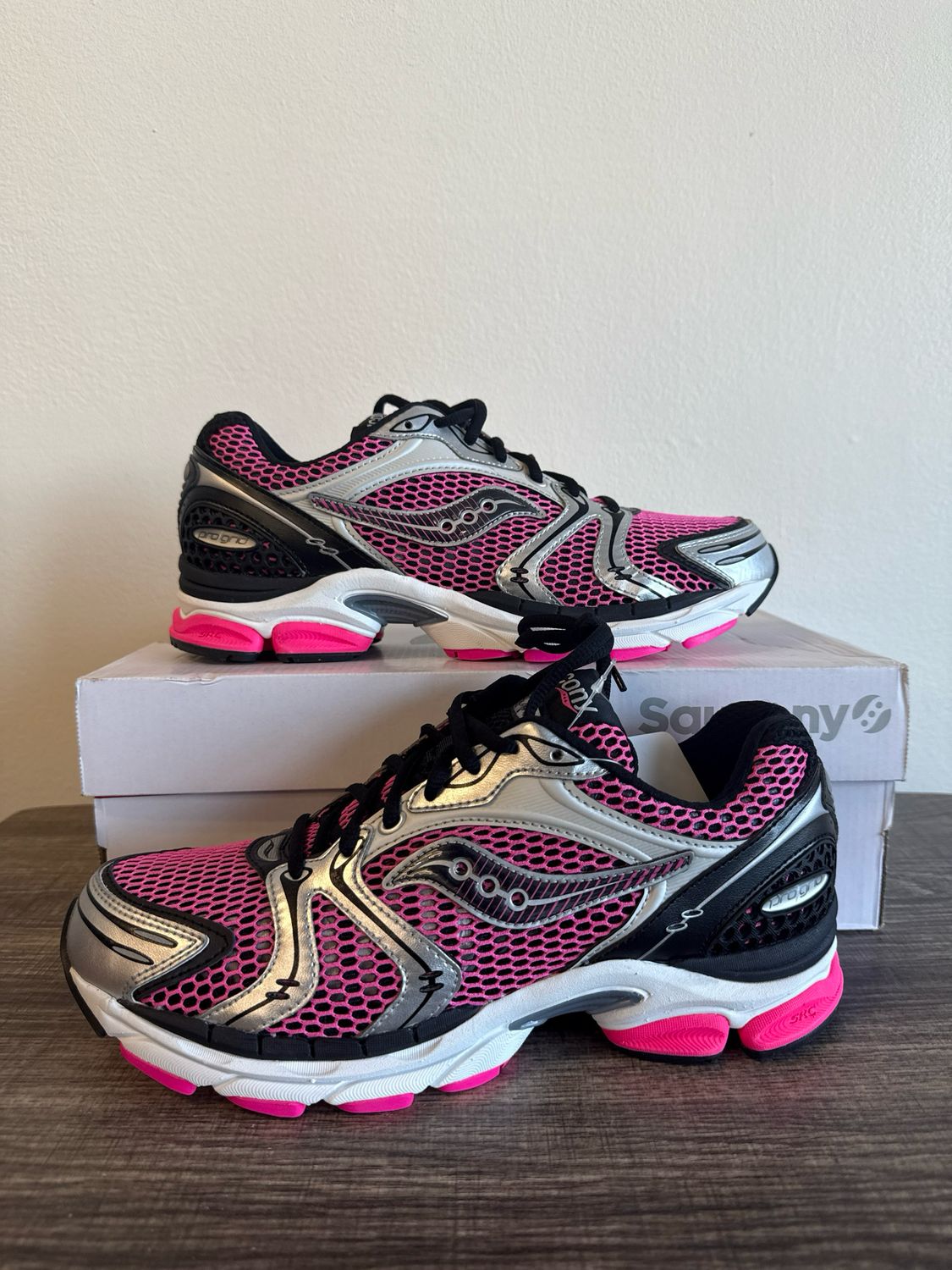 Saucony Pink/Black Triumph 4 (new) Sz 9