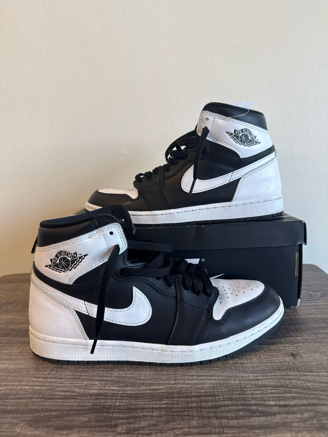 Jordan Retro 1 Black/White(used) box Sz 10