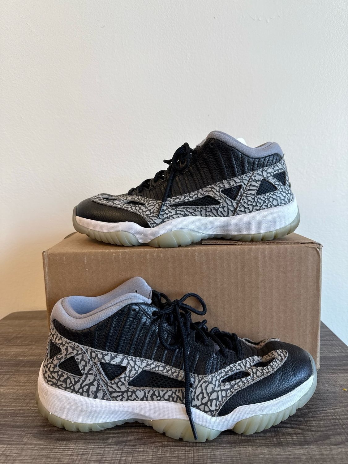 Retro 11 IE Bred SZ 9.5 (box)