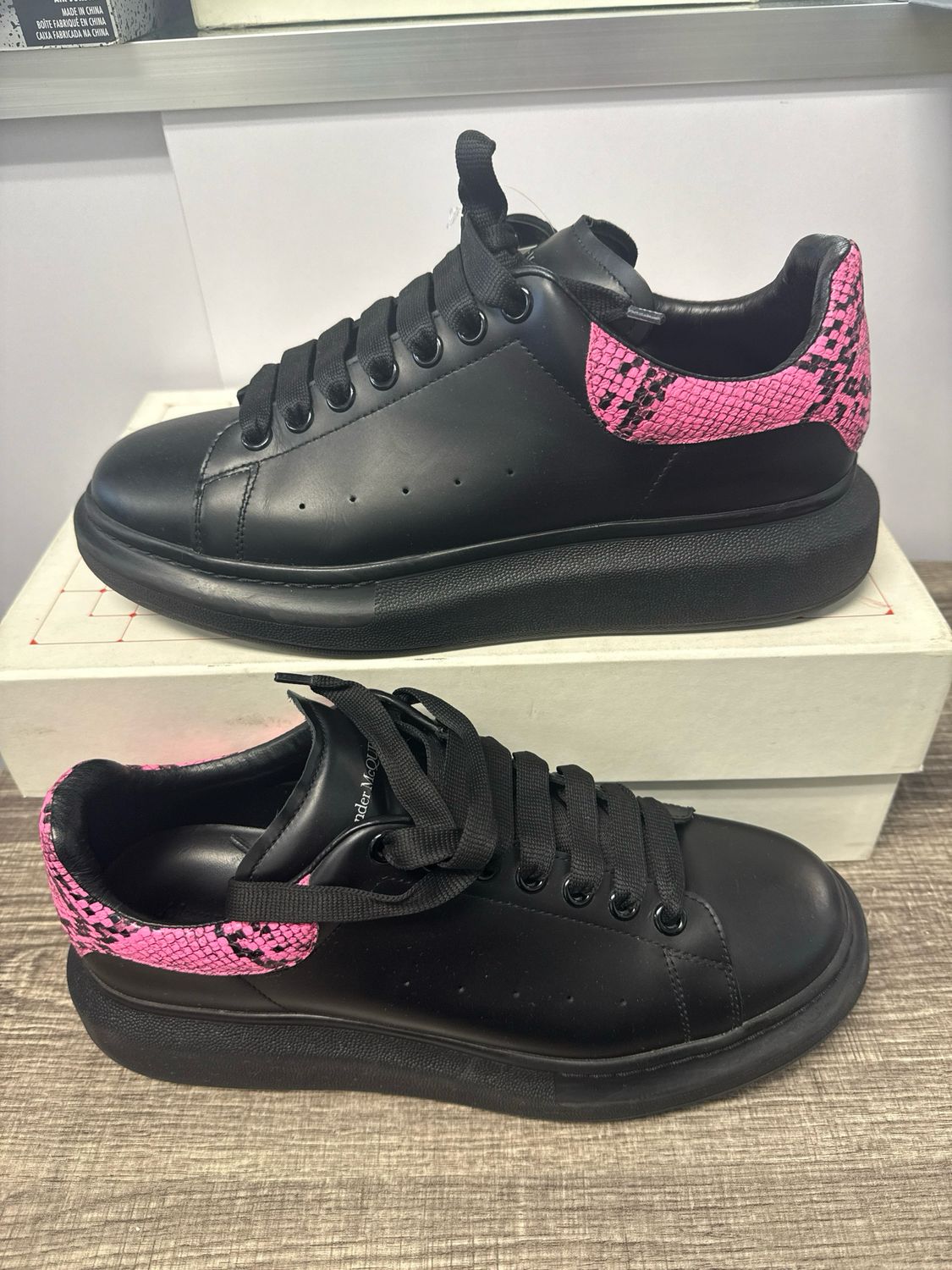 Alexander McQueen Black/Pink (Box) Sz 10