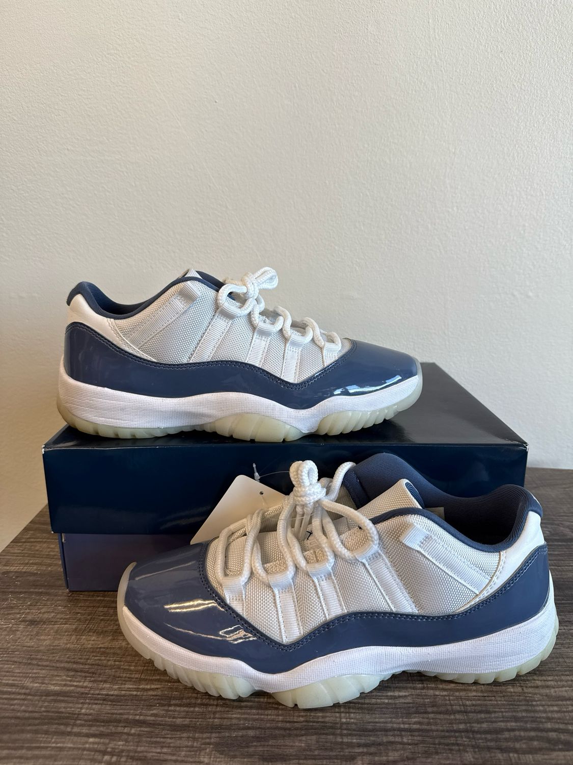 Jordan 11 Low Midnight Navy Sz 8.5