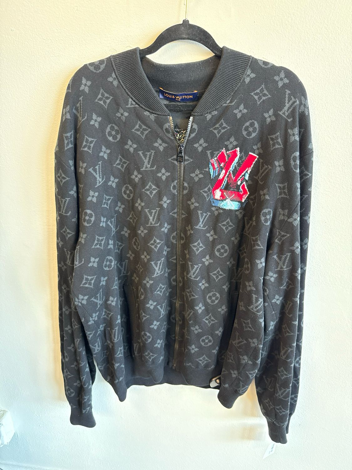 LV Zip Up Sz 4L