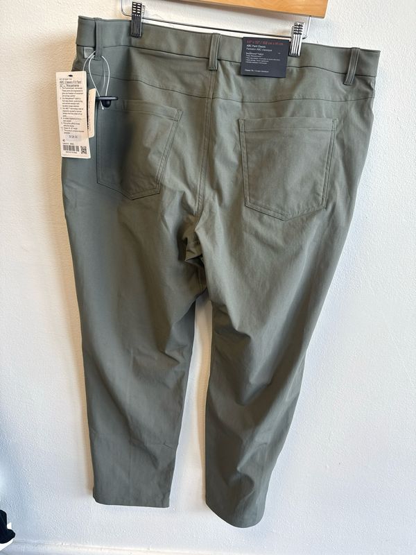 Lululemon Green ABC Pants (new) Sz:40