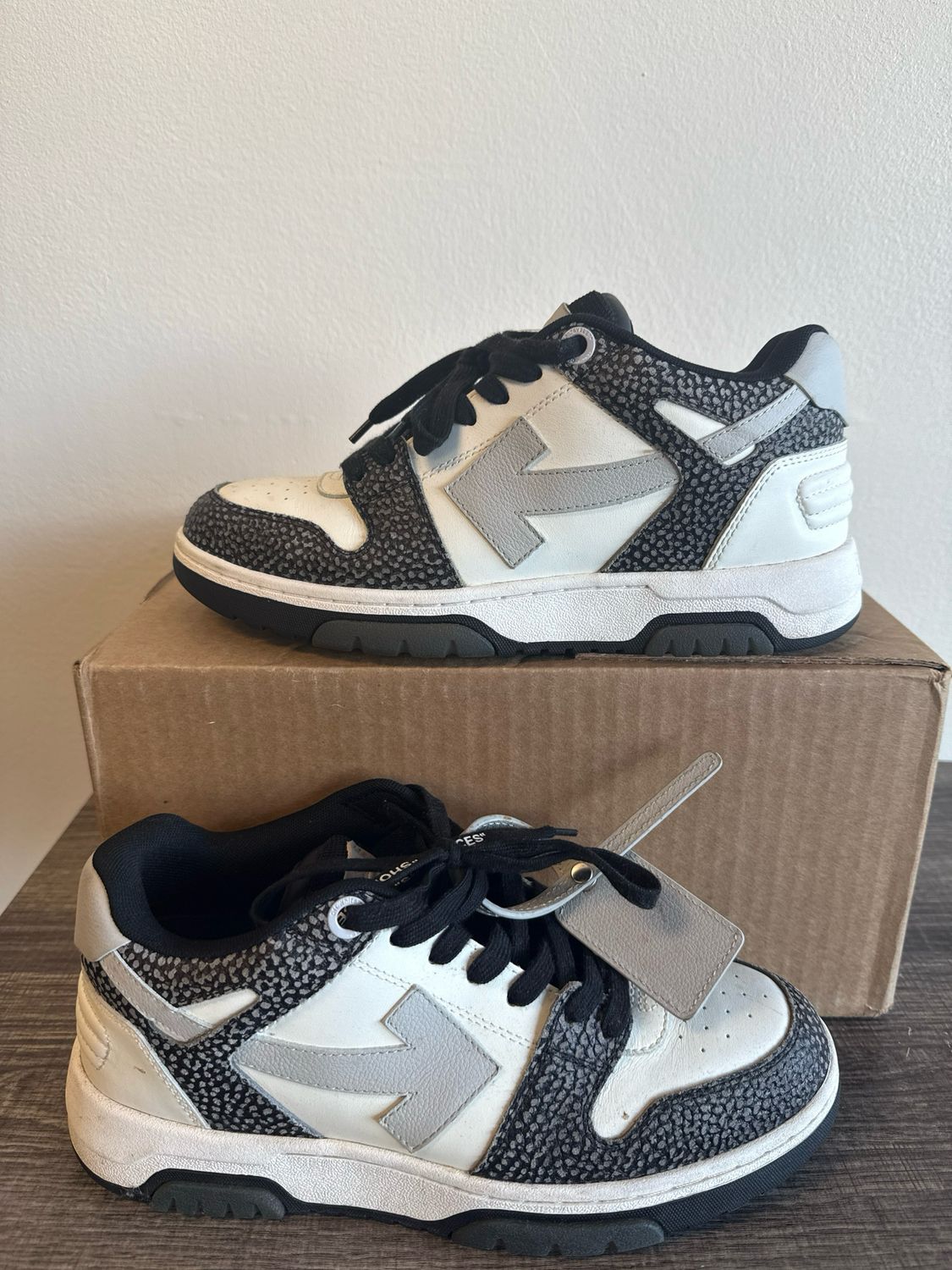 Off-White OOO Grey/White (no box) Sz:7