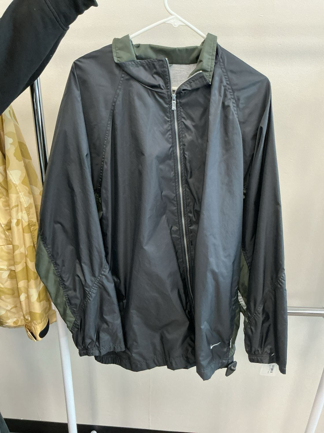 VTG NIKE JACKET ( OLIVE GREEN)