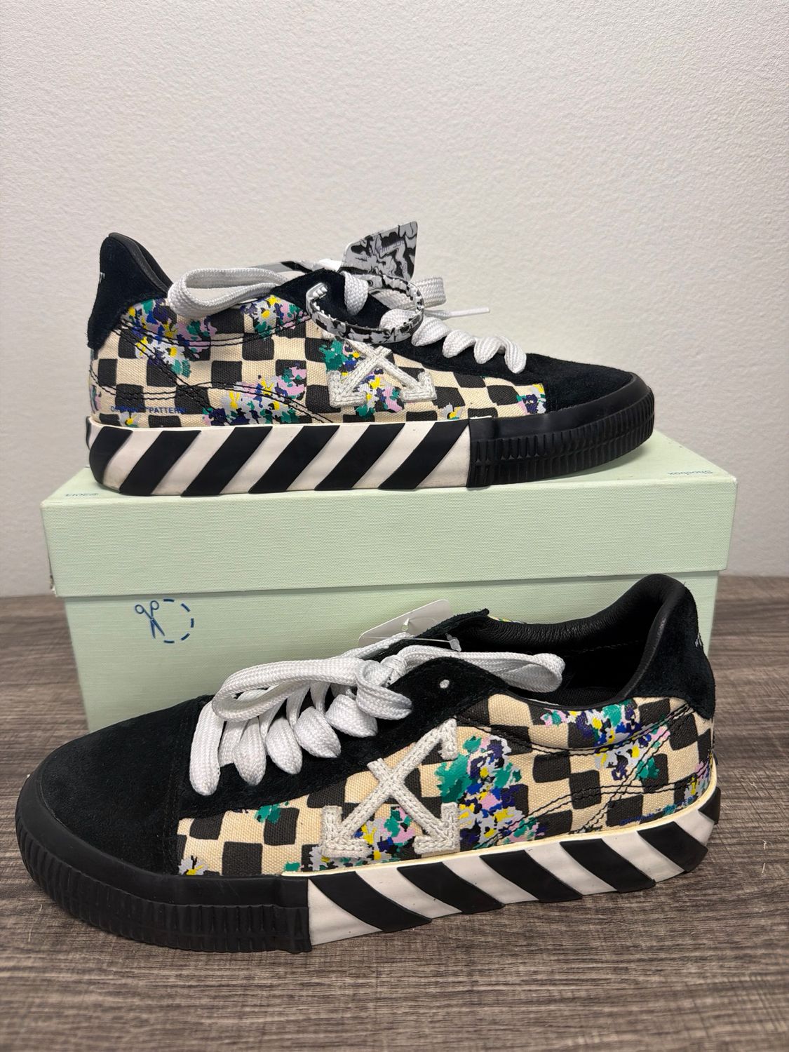 Off-White Vulc Flowers w/ Box Sz 7