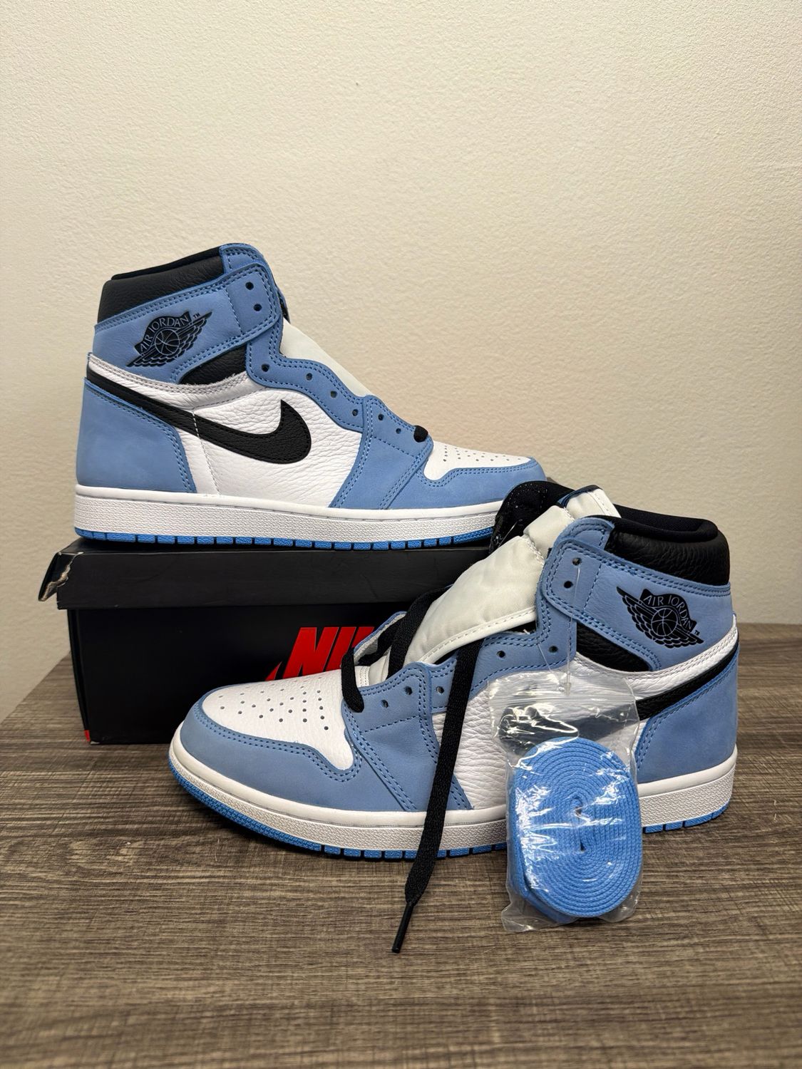 Jordan 1 Retro UNC DS w/ Box Sz 9