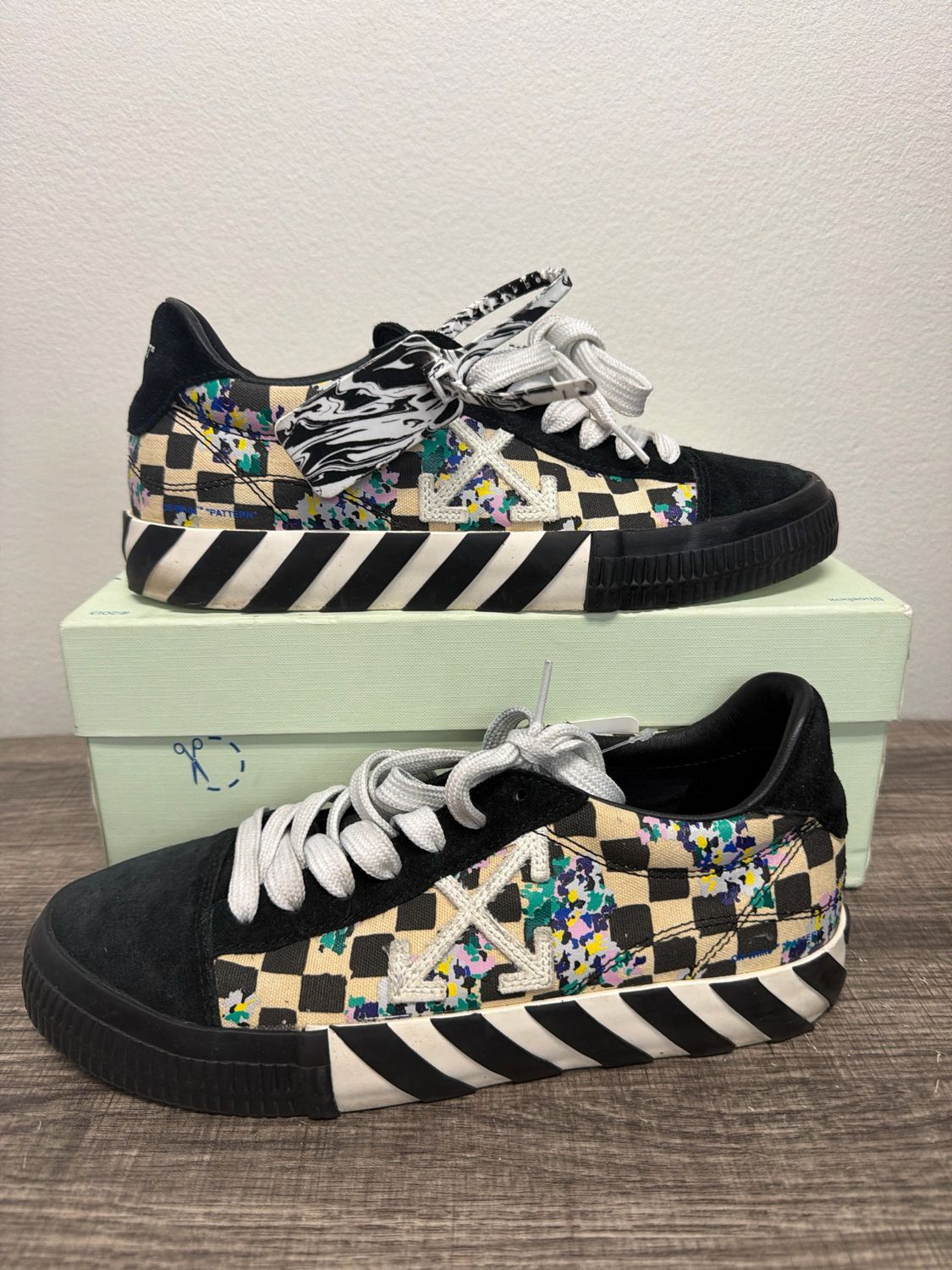 Off-White Vulc Flowers w/ Box Sz 8