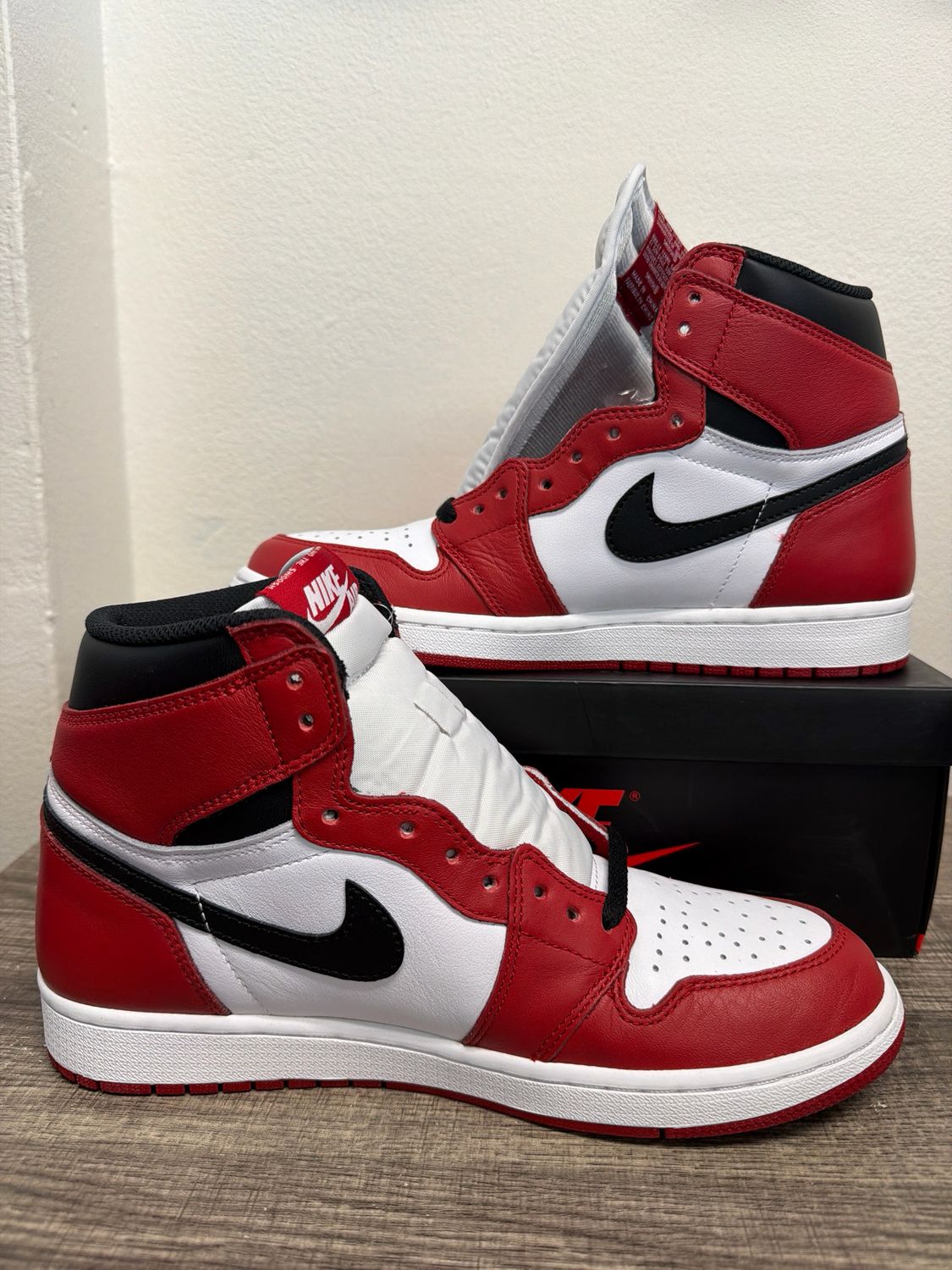 Jordan 1 Chicago 2015 DS w/ Box Sz 9.5