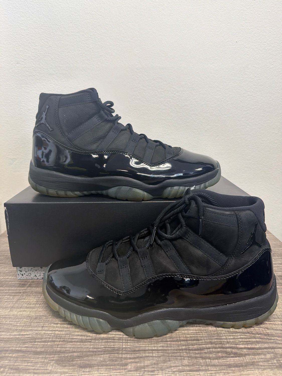 Jordan 11 Cap and Gown (no box) Sz 11