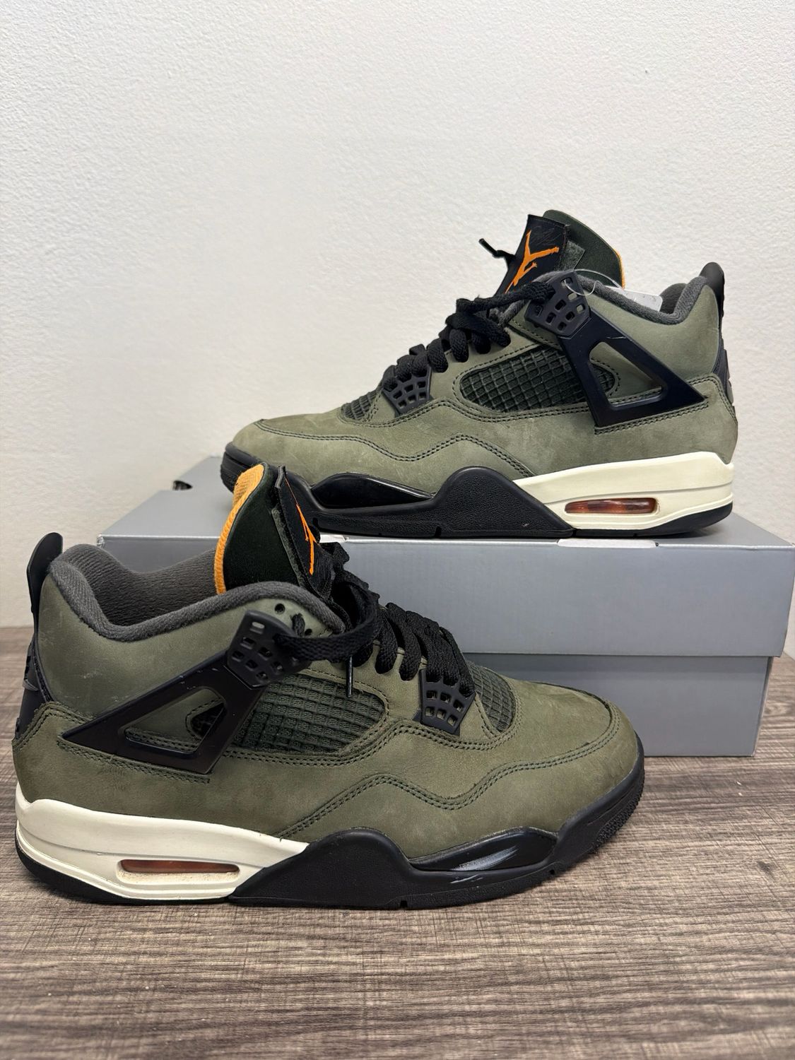 Jordan 4 Undefeated w/ Box Sz 8