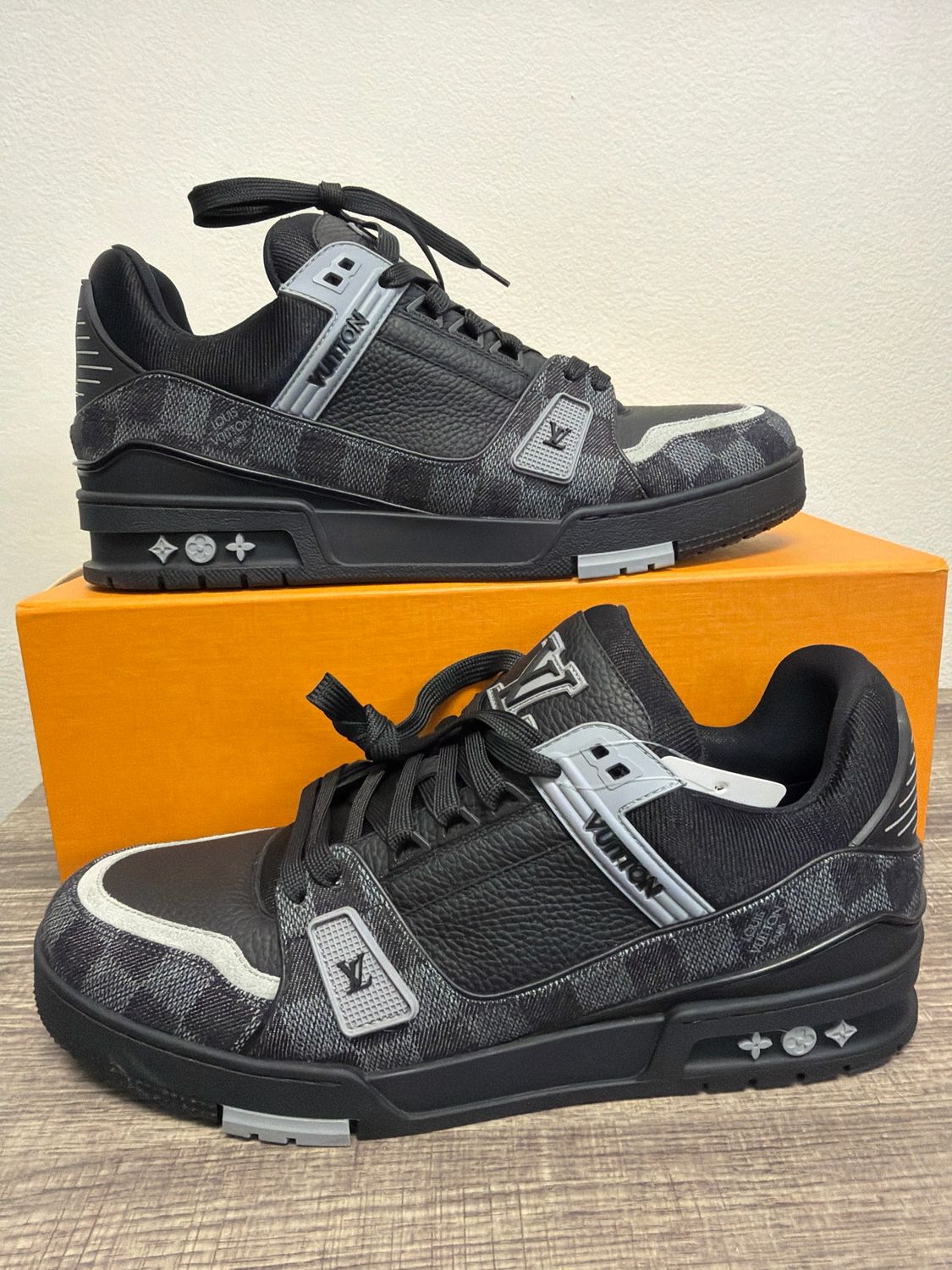 Louis Vuitton LV Trainers Noir w/ Box Sz 10