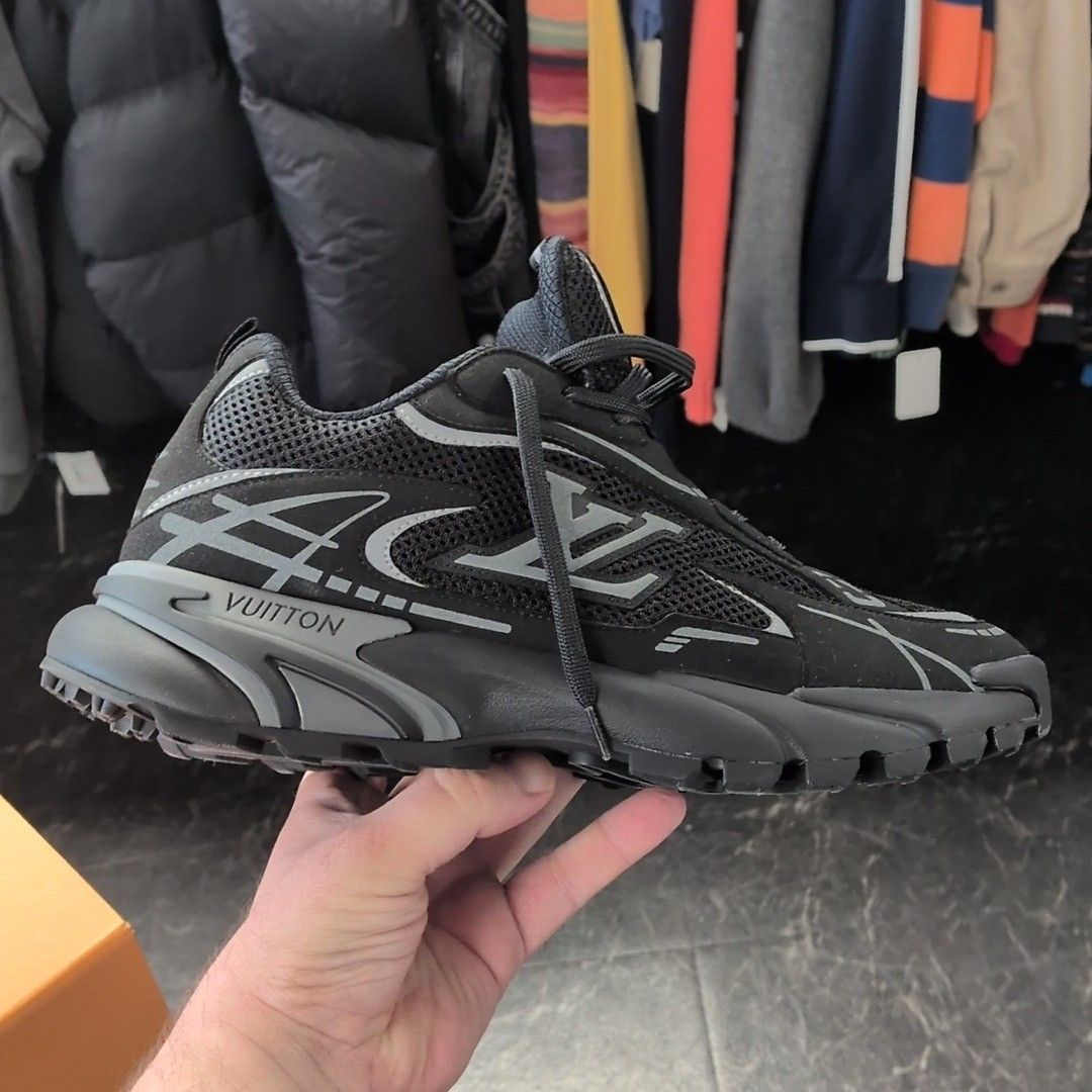 Louis Vuitton Tatic Runners Black w/ Box Sz 9.5