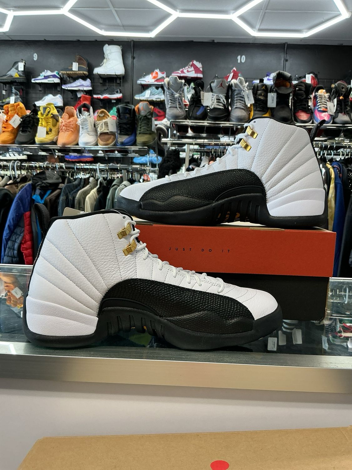 Jordan 12 Taxi New w/ Box Sz 12