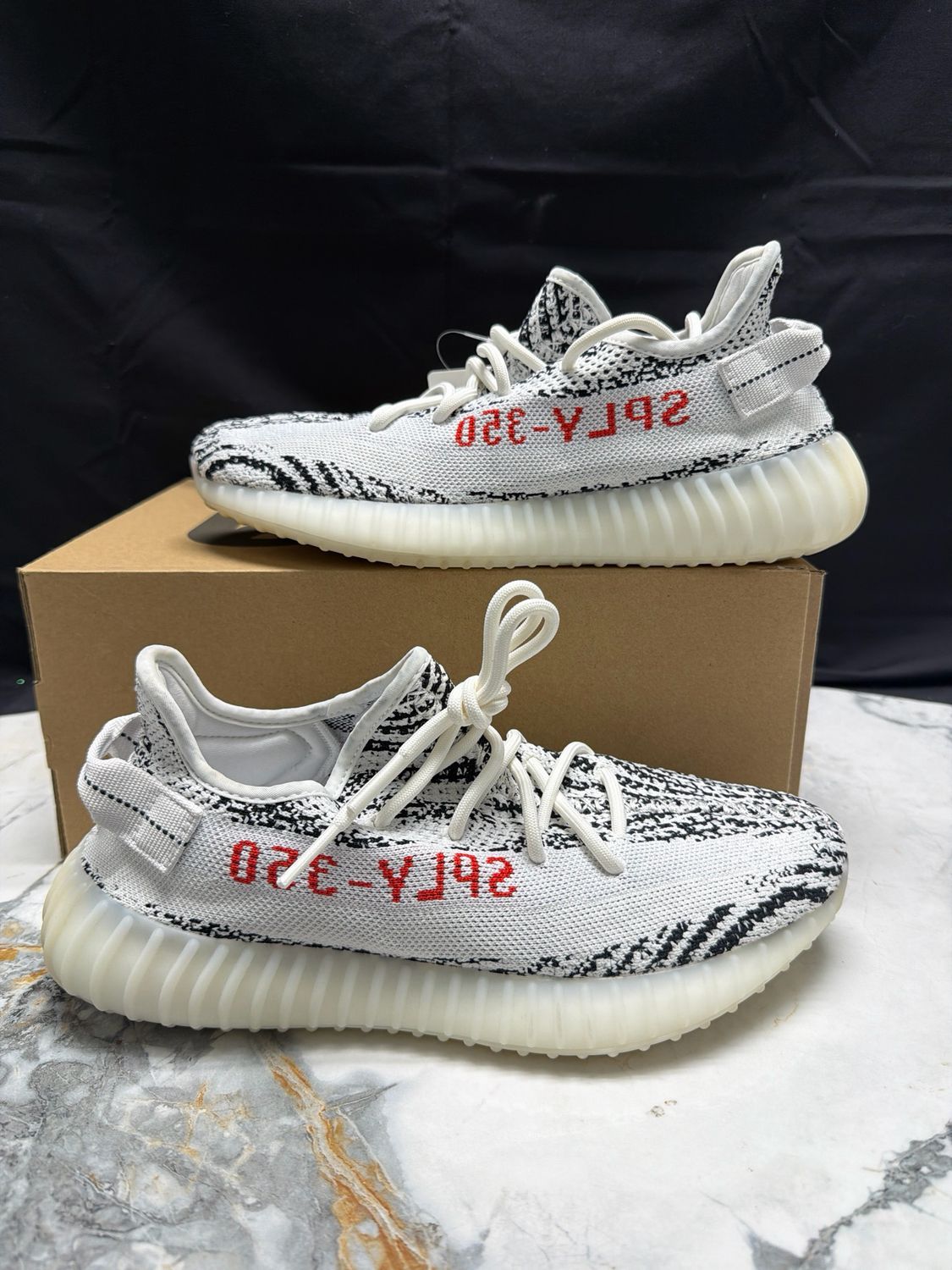 Yeezy 350 Zebra w/ Box Sz 8.5