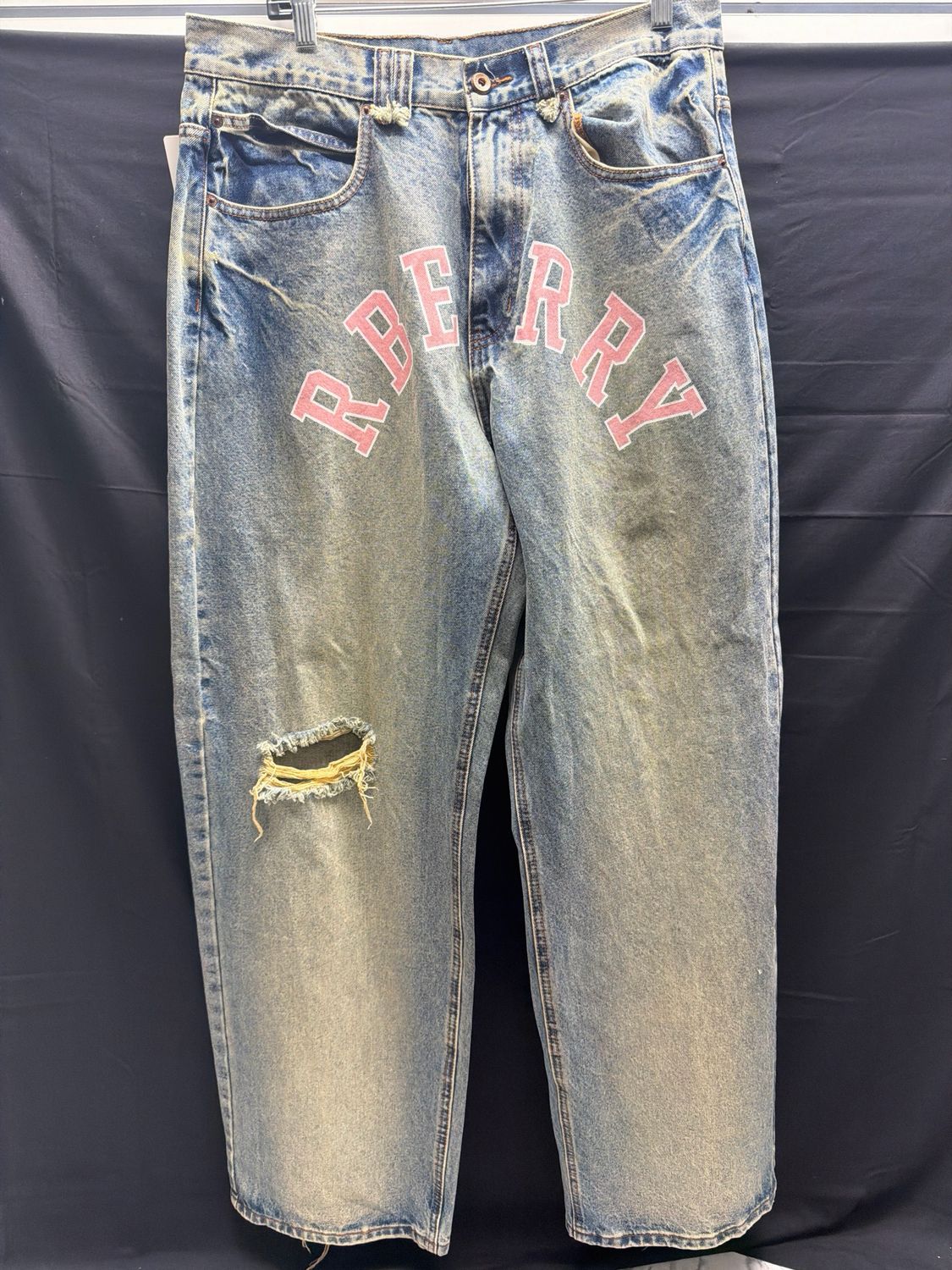 GV/Raspberry Hills Pink Spellout Jeans Sz M
