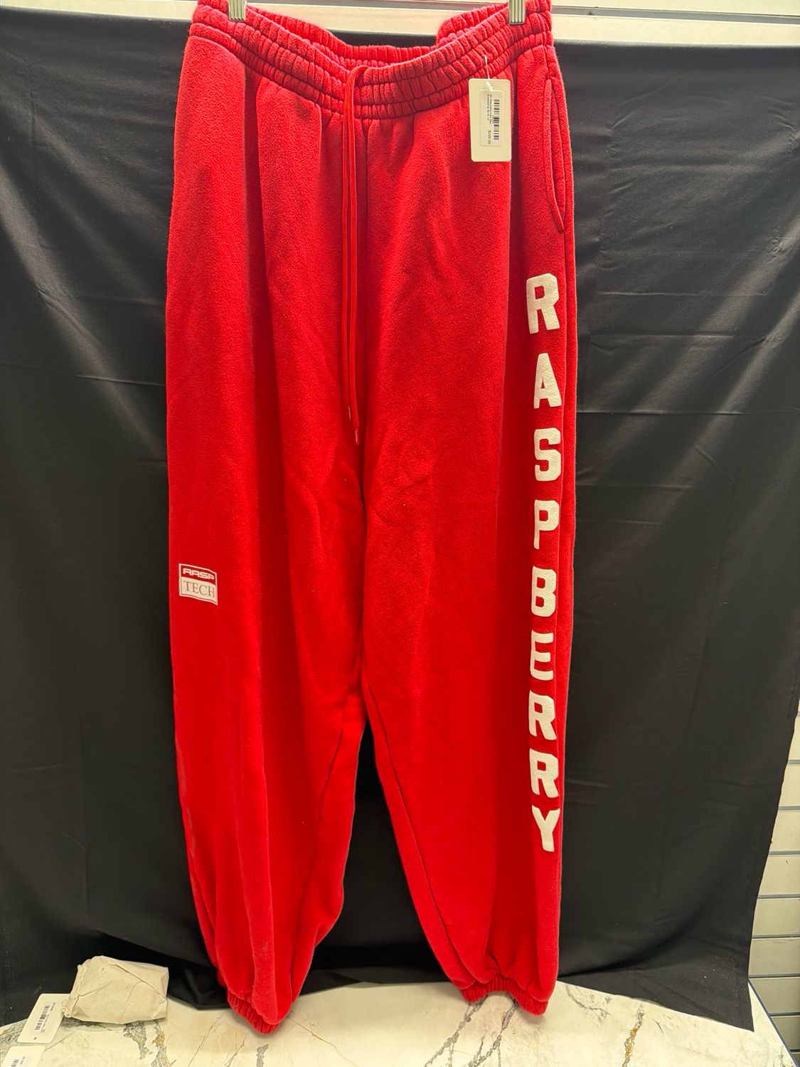 GV/Raspberry Hills Red Sweatpants Sz M