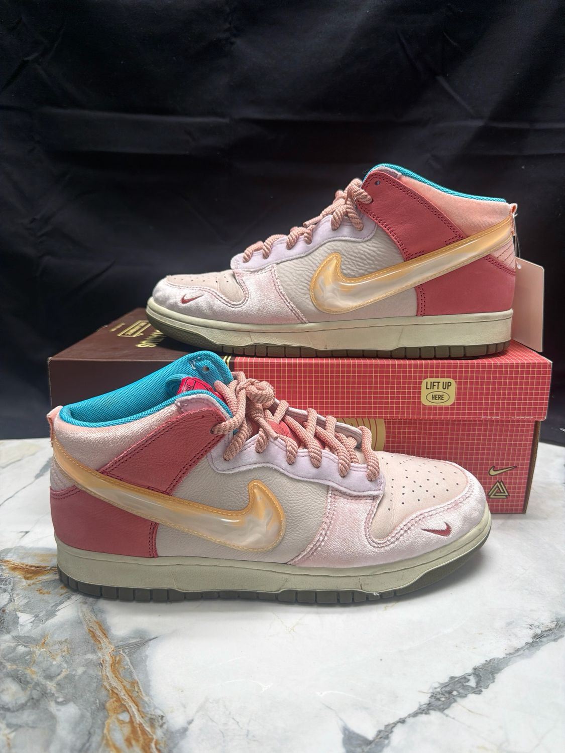 Nike Dunk Mid Social Status Strawberry w/ Box Sz 9