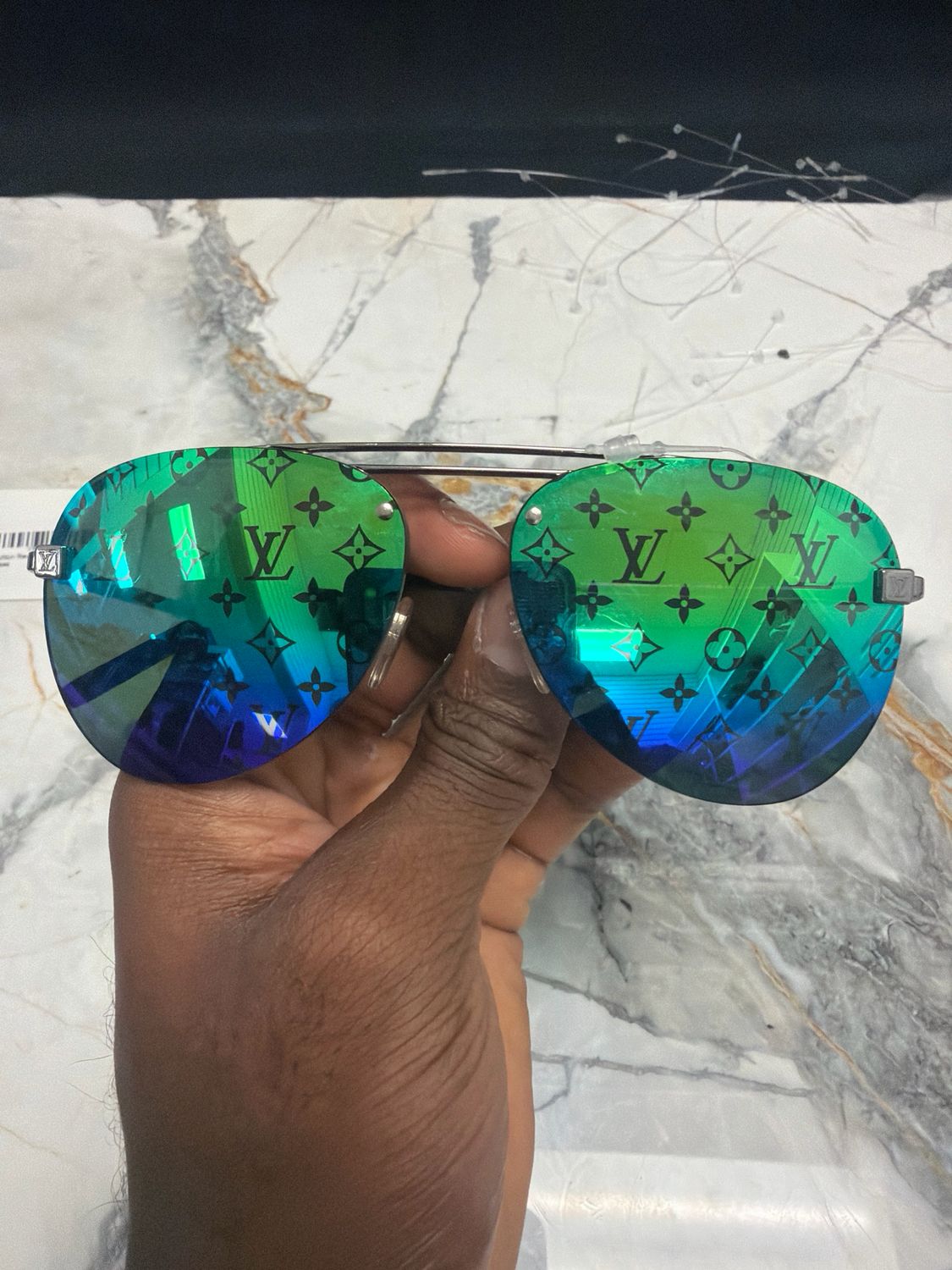 Louis Vuitton Sunglasses Aviator LV Text