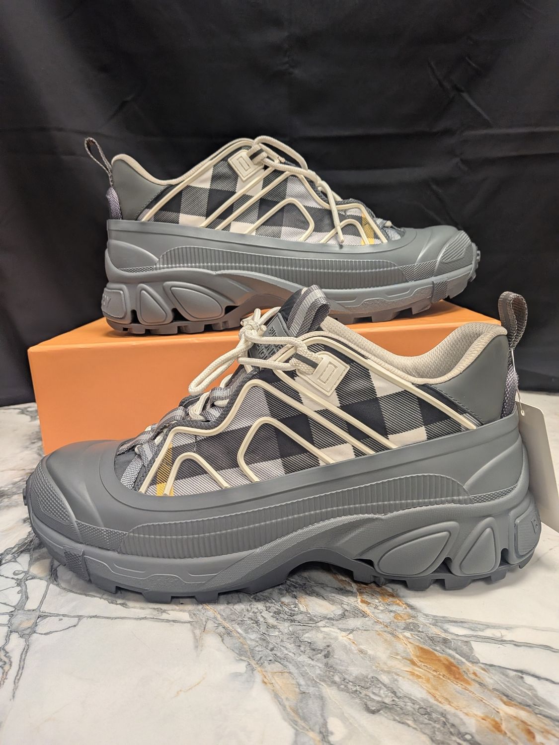Burberry Arthur Low-Top Grey No Box Sz 10