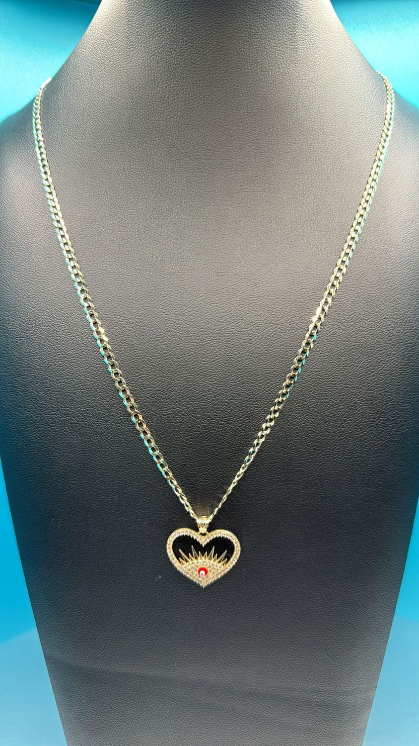 Cadena con ojo de corazon