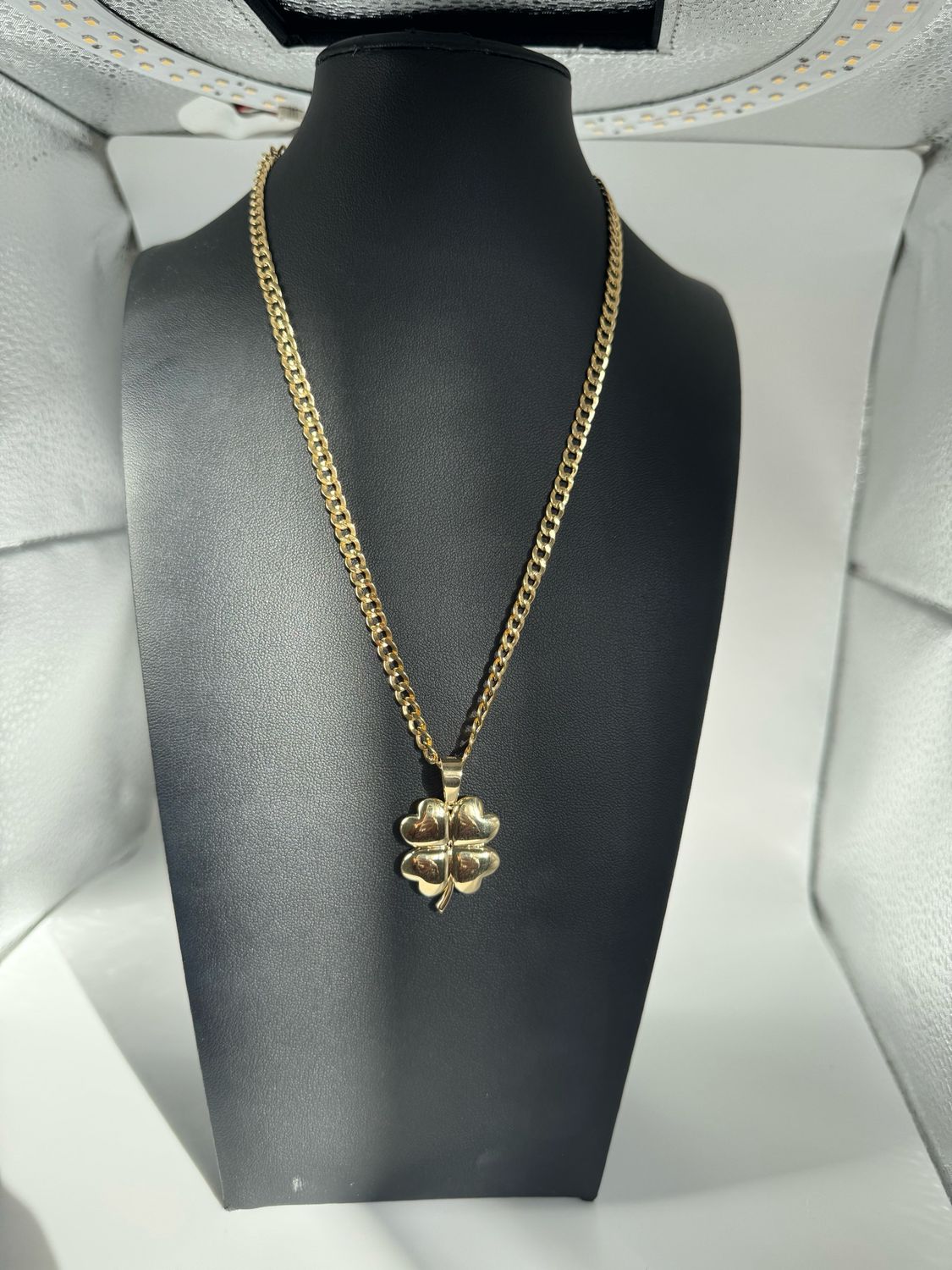 Cadena corte brillo con dije de Trébol