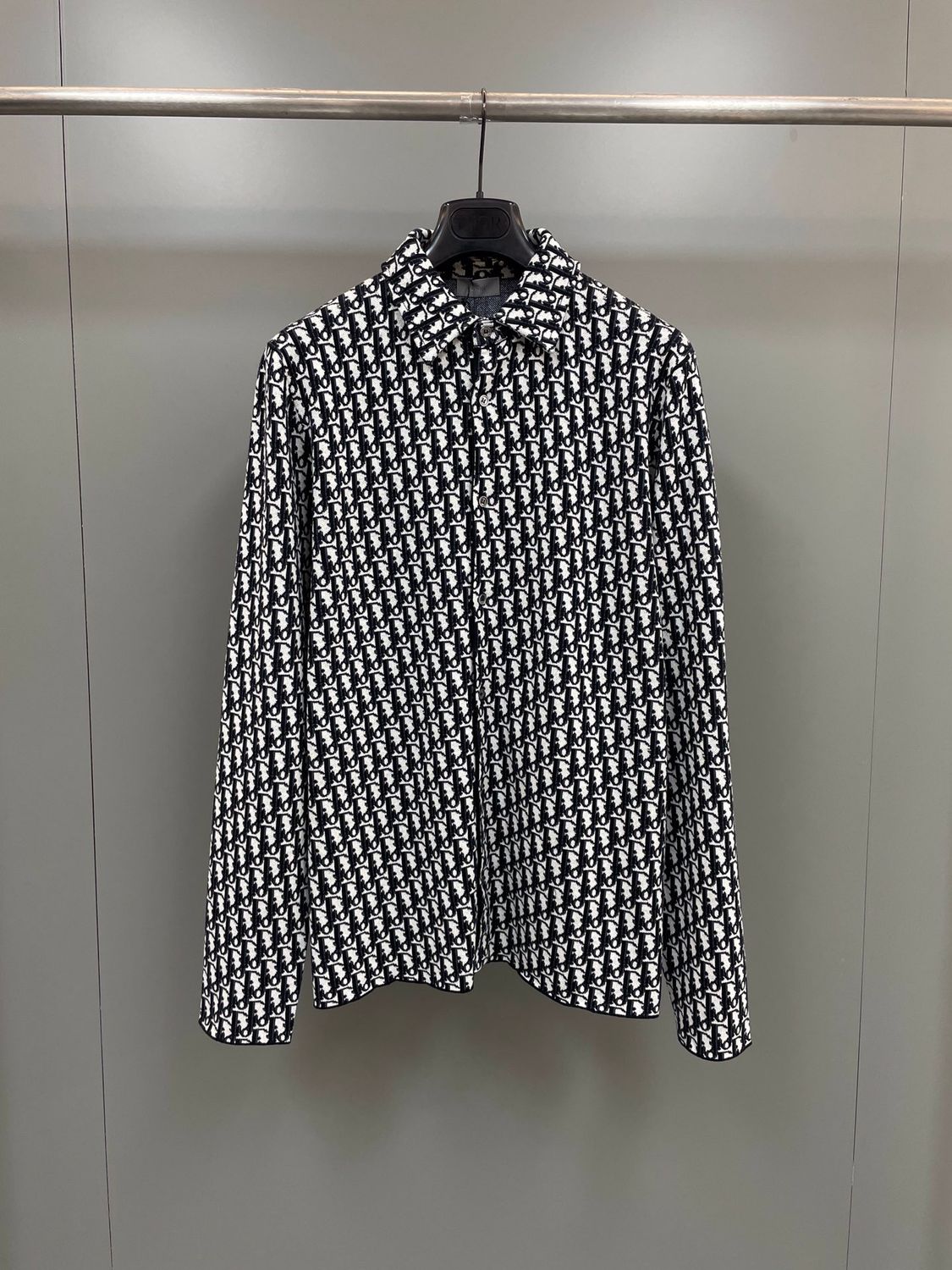 Long Sleeves Shirt